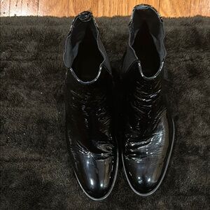 Theory Patent Leather Boots Size 8 (39)
Black.